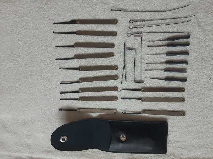 2 Lock Picking sets