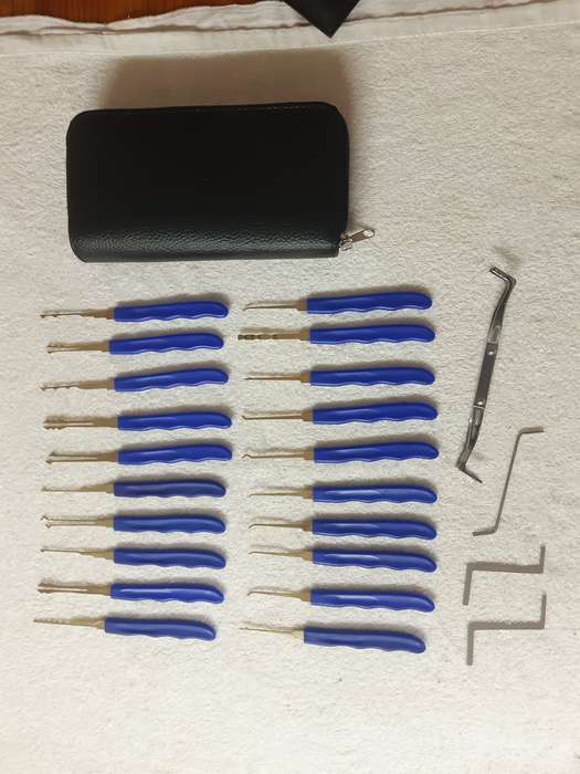 2 Lock Picking sets