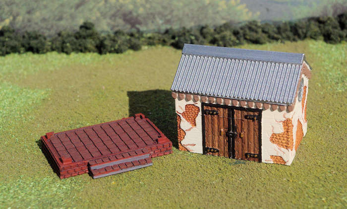1/35 Scale - Dilapidate Storage Shed - Brick Base