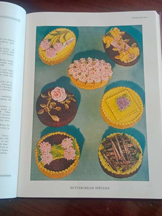 Lambeth method of cake decoration and practical pastries