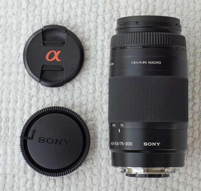 Sony 75-300mm f/4.5-5.6 Compact Telephoto Zoom Lens for Sony Alpha Digital SLR Camera