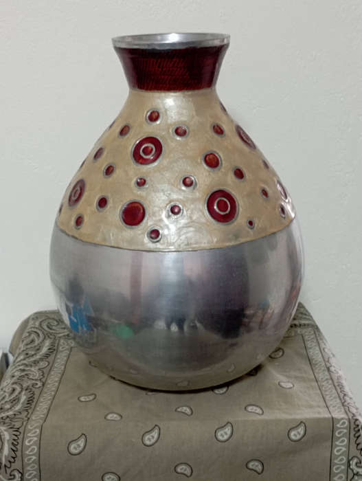 Retro bulbous attractive metal aluminium vase