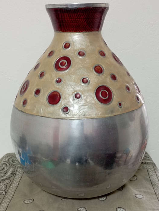 Retro bulbous attractive metal aluminium vase