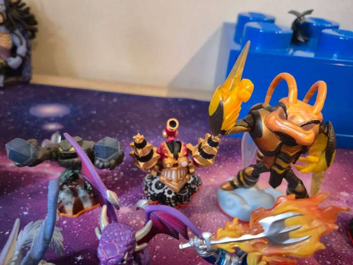 PS3 Skylanders Giants + 10 Figures  Original Case (Excludes Portal)
