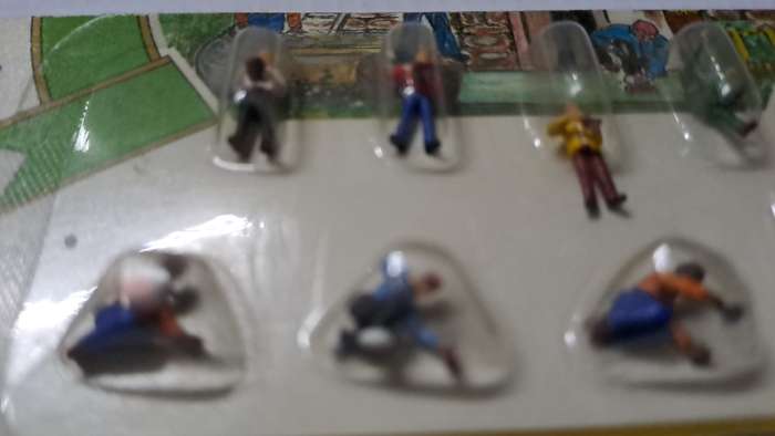 Model Trains N-Scale 9 x Builders Figures.