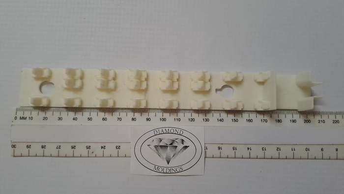 Model Trains HO 1 x Suburban Modern Seats. -  210mm x 27mm x 20mm