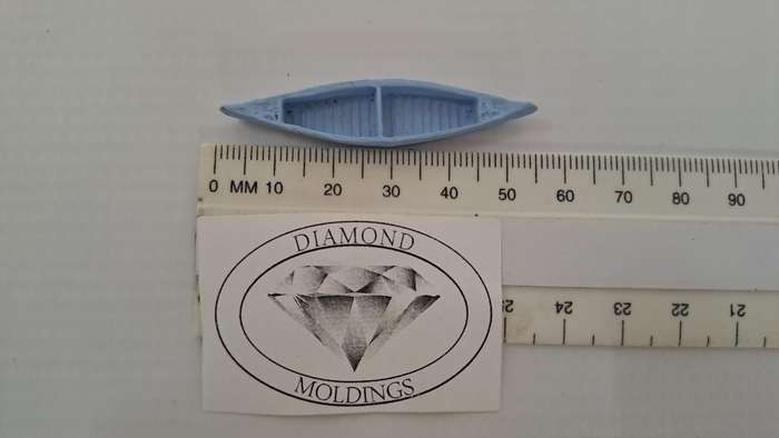 Model Trains HO 1 x Canoe (L. Blue) - 53mm x 9mm x 6mm