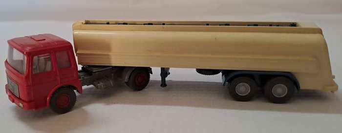 Model Trains 1:87 HO 1 x Wiking - MAN Oil Tanker.