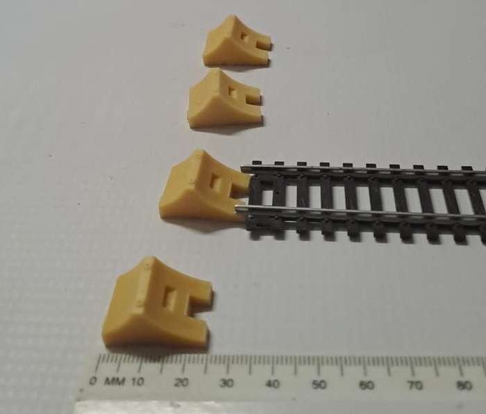 Model Trains HO-Scale - 1 x Stop Blocks Small (x4) - 25mm x 16mm x 12mm (Unpainted)