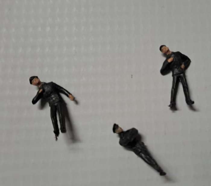 Model Trains 1:87 HO 3 x Railway figures.