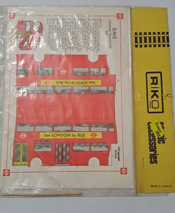 Model Trains 1:87/ OO 1 x London Transport Bus. (Paper)