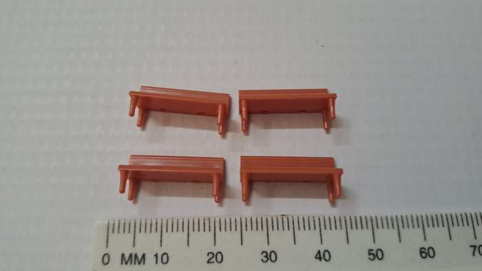 Model Trains HO-Scale 4 x Benches.