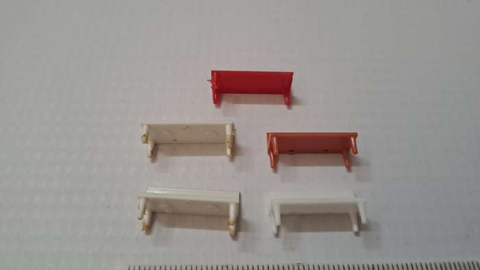 Model Trains HO-Scale 5 x Benches. One missing leg