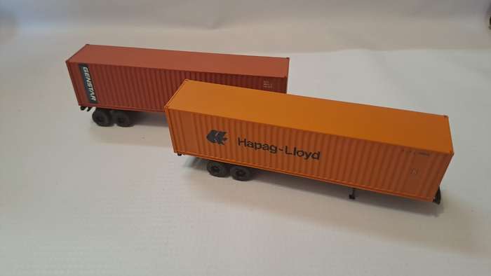 Model Trains/Trucks HO 1 x pack of 2 Walthers Containers with trailers. 140 x 28 x 33mm