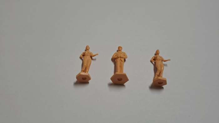 Model Trains 1:87 HO 3 x figures. (Unpainted)