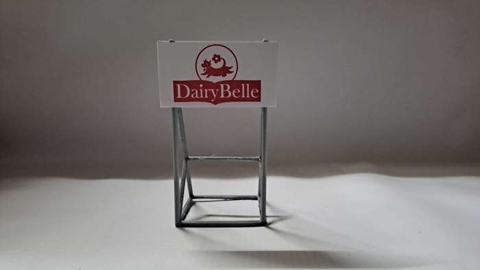 Model Trains HO 1 x Billboard 1960 + Dairy Belle (Red) - 50mm x 41mm x 82mm