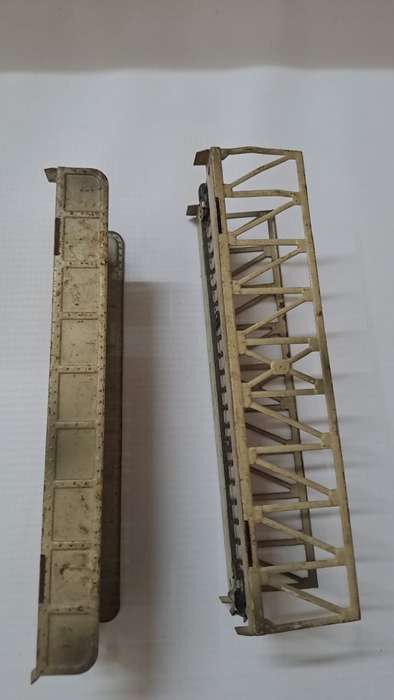 Model Trains HO 2 x Marklin 3 rail bridges. (Tracks rusted)