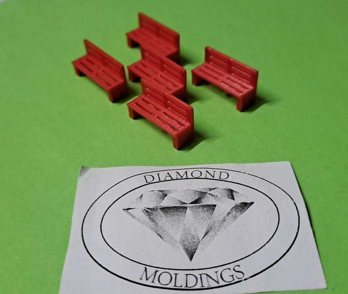 Model Trains 1:87 HO - Station/Park Benches - Red (5 pack)