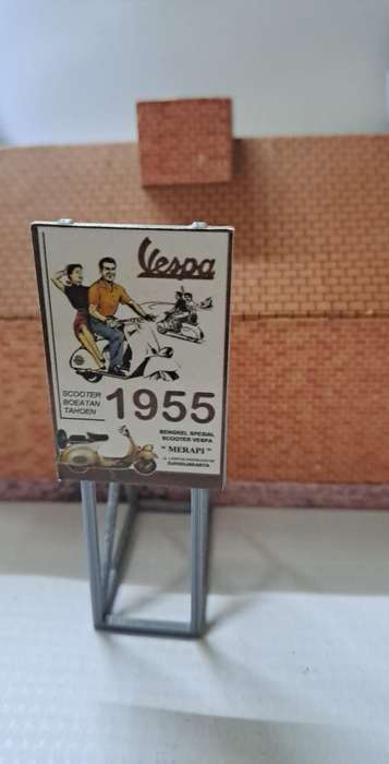 Model Trains HO 1 x Billboard 1955 + Vespa - 30mm x 41mm x 82mm