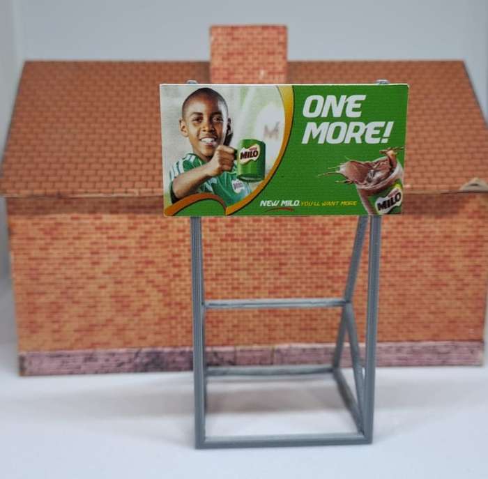 Model Trains HO 1 x Billboard 1970 + Milo - 50mm x 41mm x 82mm