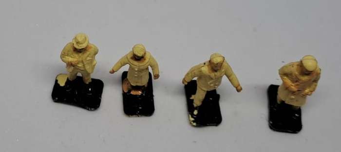Model Trains H0/OO-Scale 1 x Bag Figures x 4 People. (plastic/Unpainted).