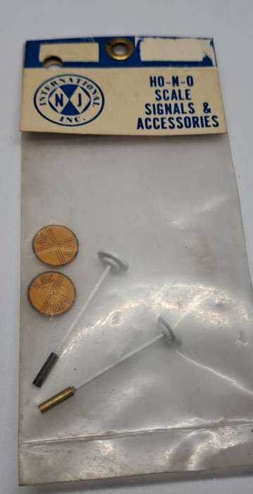 Model Trains H0-Scale 1 x Bag with 2 metal Railway signs.