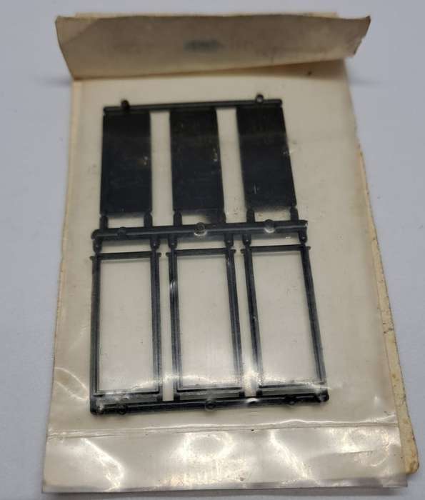Model Trains H0-Scale 1 x Bag with 3 Doors & Frames. (Plastic)