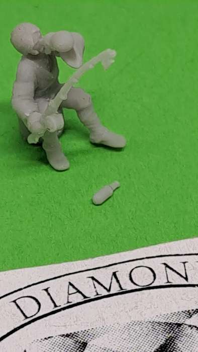Model Trains 1/87 H0 - People - Drunken Fisherman + bottle.  Unpainted