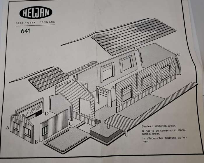 Model Trains N Scale 1 x Heljan Station Building. 13,5 x 6,5 x 4,5cm