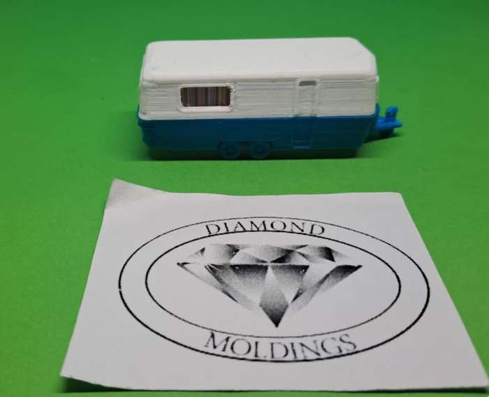 Model Trains HO 1 x Caravan Double Axis - Two tone color (Blue) - 64mm x 22mm x 22mm