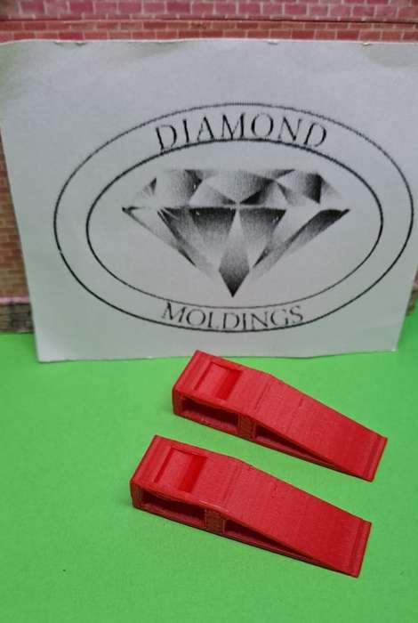 Model Trains 1/64 OO - Ramps for Cars (x2, Red)