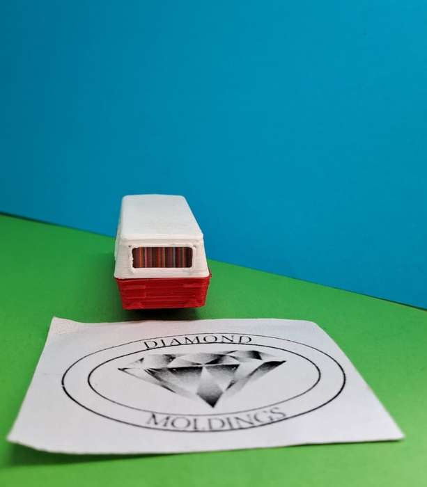 Model Trains HO 1 x Caravan Double Axis - Two tone color (Red) - 64mm x 22mm x 22mm