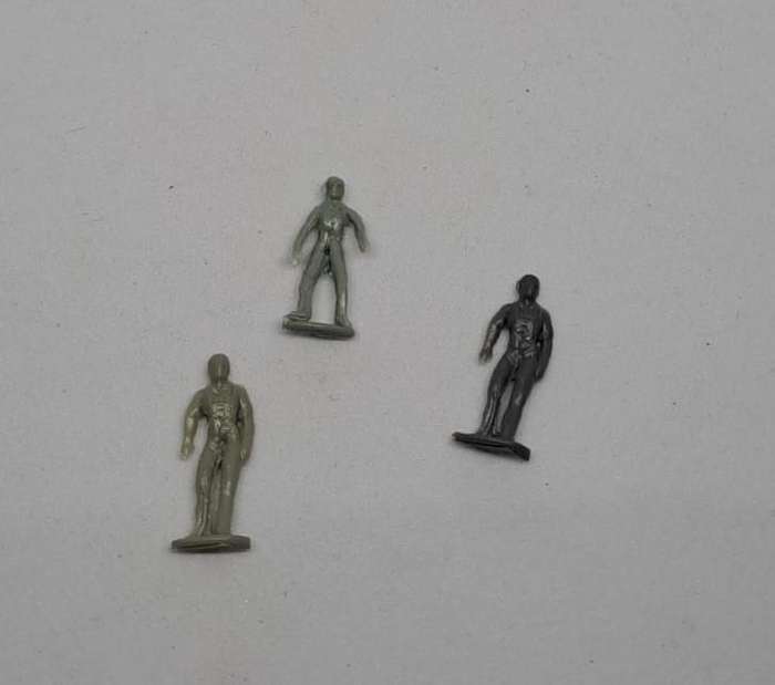 Model Trains HO 1 x Bag of 3 people. 3 x Standing. (Unpainted)