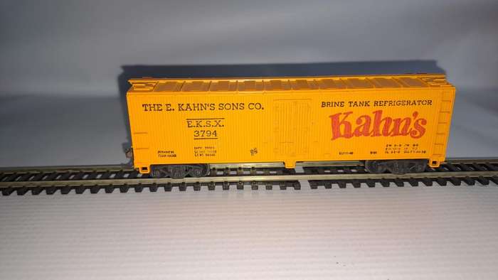 Model Trains HO 1 x Mantua, Box Wagon - E. Kahn's Sons Co., with plastic wheels & KD couplers