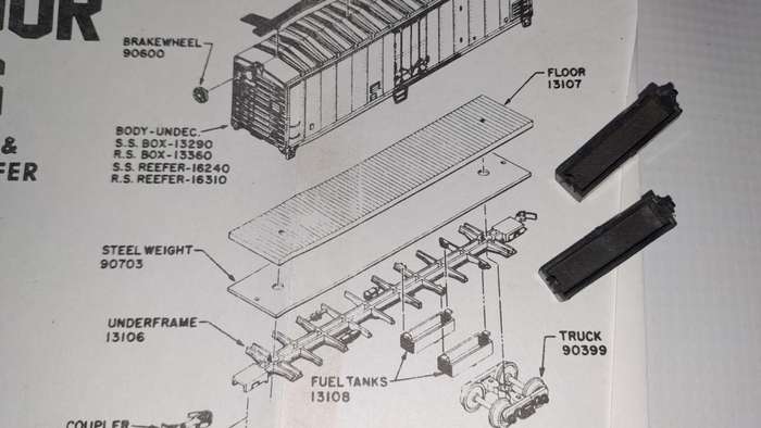 Model Trains HO 1 x Athearn NPM 50' Box Car, Plug-Door, with plastic wheels & Horn hook couplers.