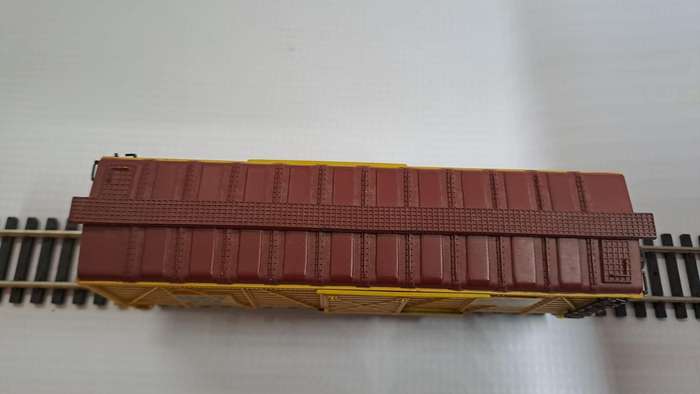 Model Trains HO 1 x Rivarossi 40' Box Car, The Katy, with plastic wheels & KD couplers.