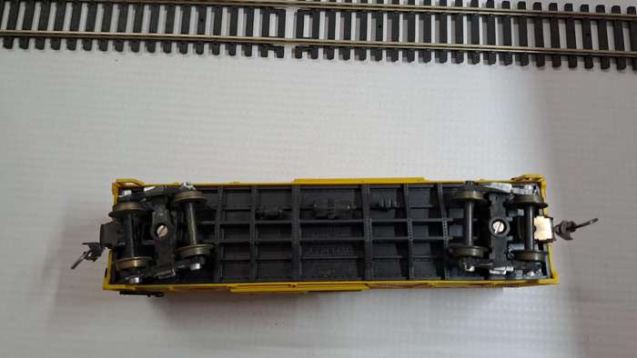 Model Trains HO 1 x Rivarossi 40' Box Car, The Katy, with plastic wheels & KD couplers.