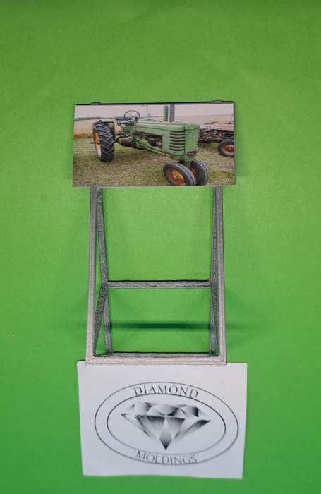 Model Trains HO 1 x 1950 + John Deere Model B - 50mm x 41mm x 82mm
