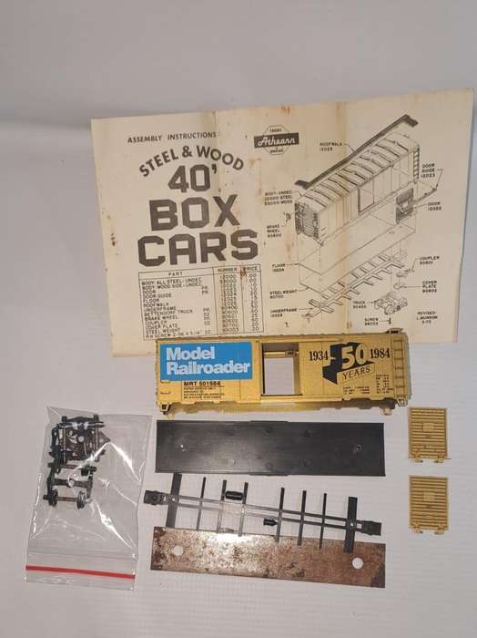 Model Trains HO 1 x 40' Box Wagon - Model Railroader 50 years, plastic wheels & Horn Hook couplers.