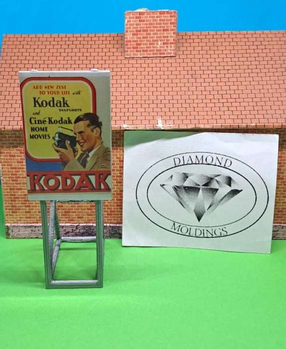 Model Trains HO 1 x Billboard 1950 + Kodak Home Movies - 30mm x 41mm x 82mm