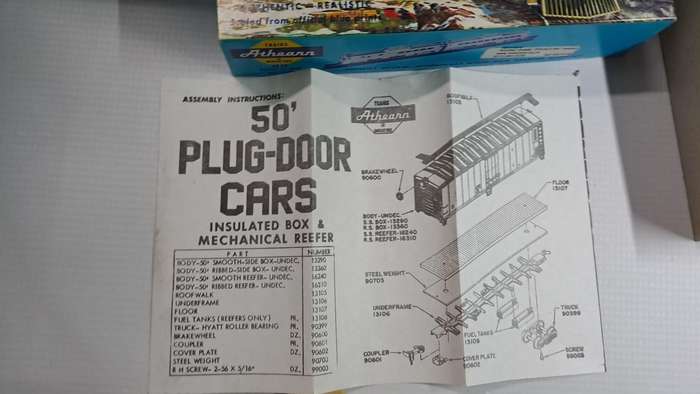 Model Trains HO 1 x 50' Box Wagon - Plug-door Car, plastic wheels & Horn Hook couplers. Kit