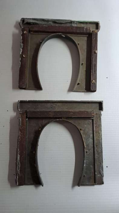 Model Trains HO 2 x Plastic single tunnel entrances. See pics. Need paint.