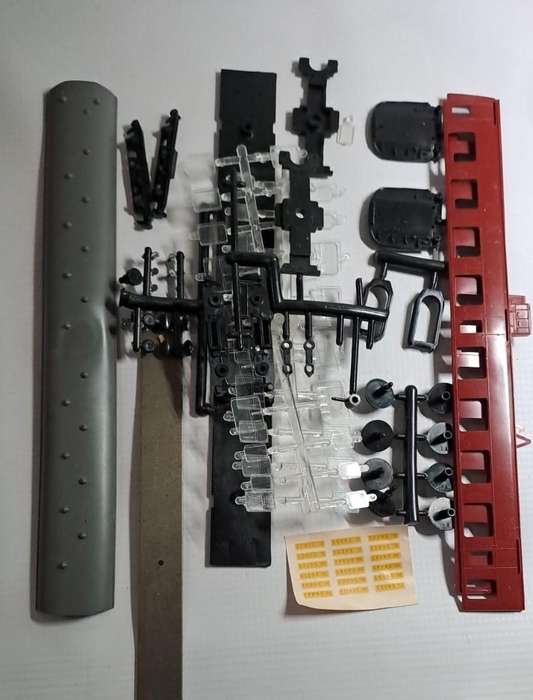 Model Trains HO 1 x Kitmaster - British Railways Corridor Maroon -Plastic Kit. (See Pics)