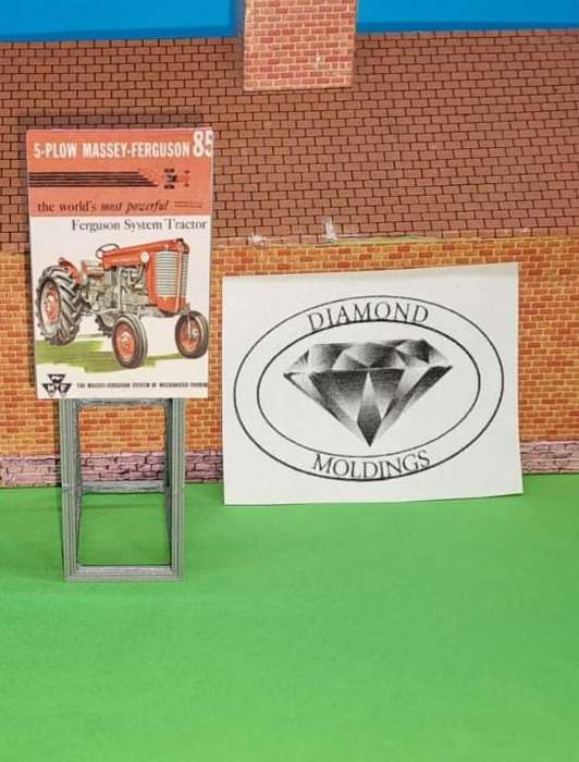Model Trains HO 1 x Billboard 1960 + Massey Furguson 85 - 30mm x 41mm x 82mm