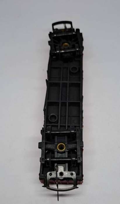 Model Trains HO-Scale 1 x London Brick Gondola, with plastic wheels & D-couplers.