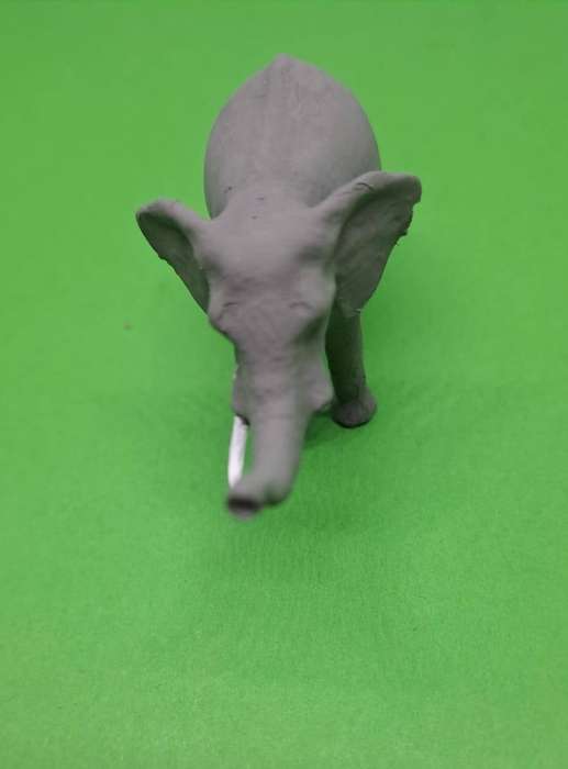 Model Trains HO 1 x Animals - Elephant Bull. One tooth Poached. (Only in SA)