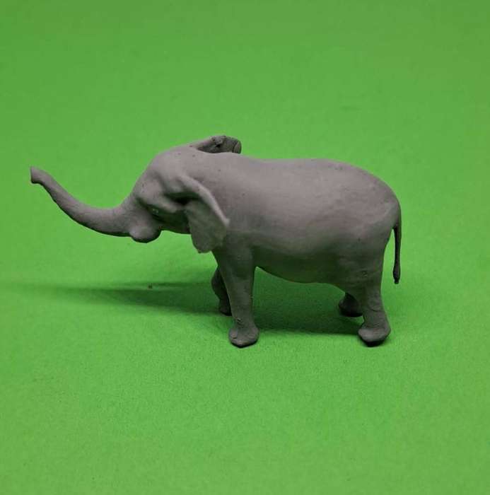Model Trains HO 1 x Animals - Elephant Bull. One tooth Poached. (Only in SA)