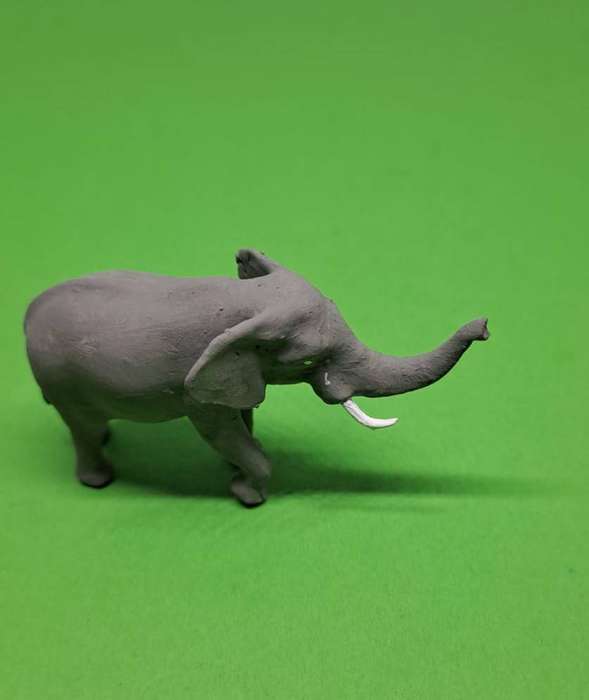 Model Trains HO 1 x Animals - Elephant Bull. One tooth Poached. (Only in SA)