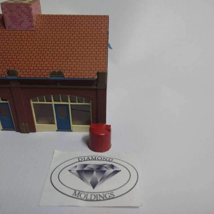 Model Trains HO - 1 x Recycling Bin Red (Hazardous Wast) - 18mm Diameter x 16mm