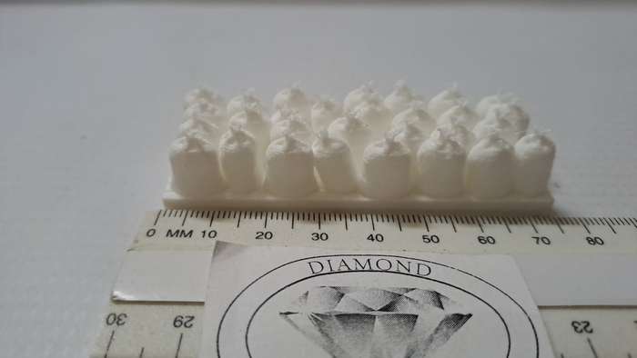 Model Trains 1:87 HO - Flour bags x29 on pallet - 76mm x 27mm x 18mm